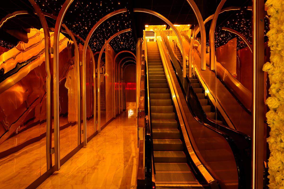 The entrance of Oro, the new restaurant in Miami Beach.