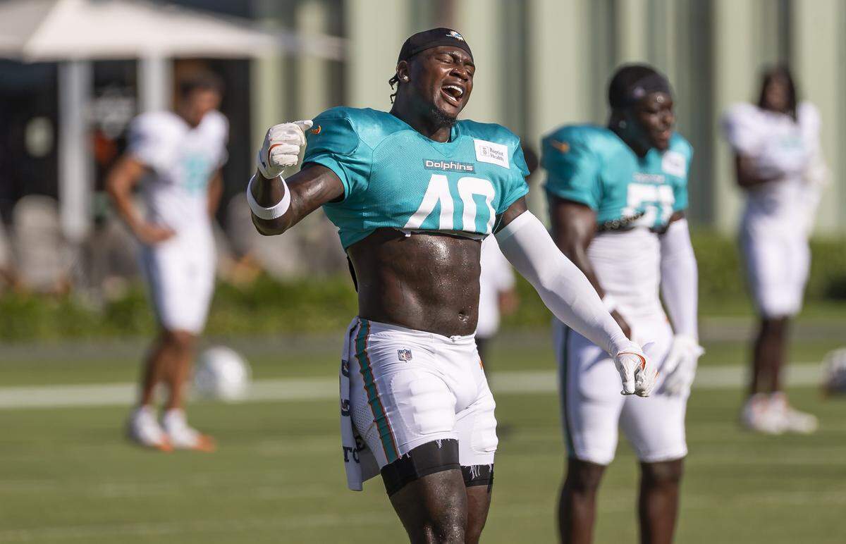 Miami Dolphins linebacker Willie Gay Jr. (40) sings as he stretches during training camp at the Baptist Health Training Complex on Tuesday, July 29, 2025, in Miami Gardens, Fla.