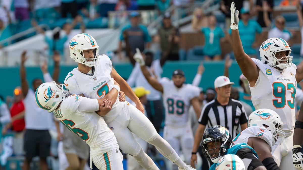 Miami Dolphins place kicker Jason Sanders (7) celebrates with Dolphins punter Jake Bailey (16) after kicking the winning field goal during the second half of an NFL football game against the Jacksonville Jaguars at Hard Rock Stadium on Sunday, Sep. 8, 2024, in Miami Gardens, Fl.