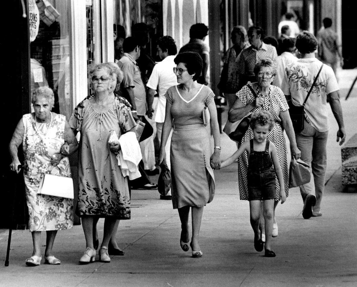 Shoppers on Lincoln Road in 1981.