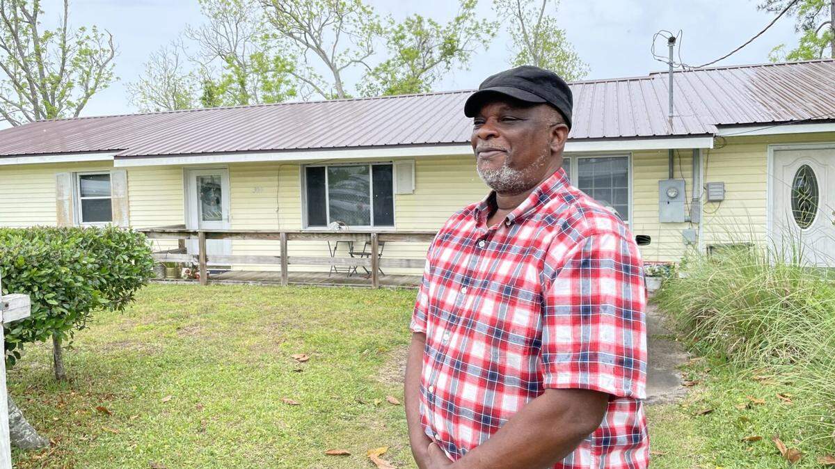 Dannie Bolden creció en esta casa. Él y otros habitantes de North Port St. Joe sueñan con revitalizar su barrio y unirlo al otro extremo de la ciudad.