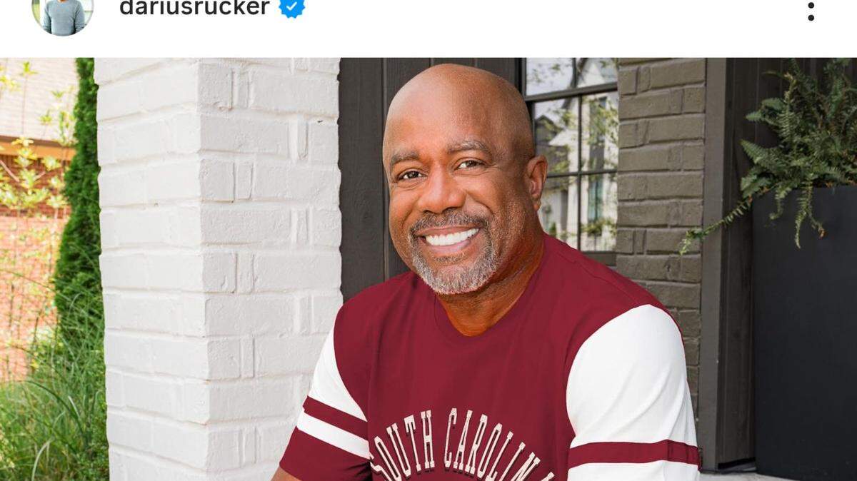 darius rucker in south carolina gamecocks shirt