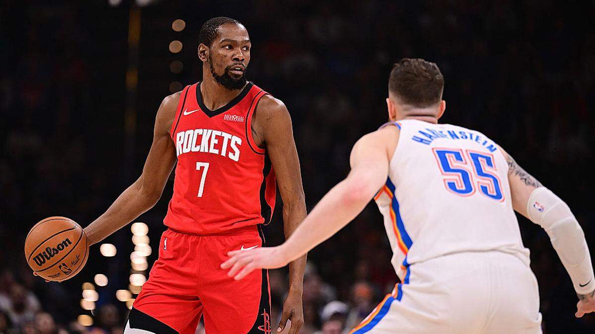 Kevin Durant #7 of the Houston Rockets handles the ball in front of Isaiah Hartenstein #55 of the Oklahoma City Thunder during the first half at Paycom Center on February 7, 2026 in Oklahoma City.