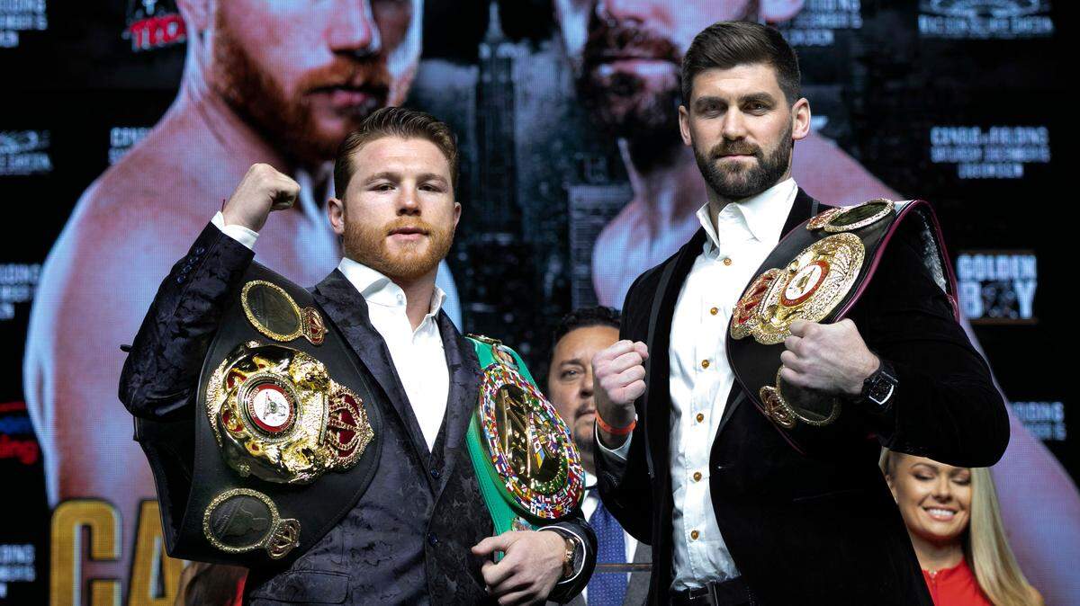 Boxers Canelo Alvarez, left, and Rocky Fielding pose for photos at Madison Square Garden in New York, Wednesday, Oct. 17, 2018. They are to meet in a 12-round, super middleweight bout on Dec. 15, 2018. (AP Photo/Richard Drew)