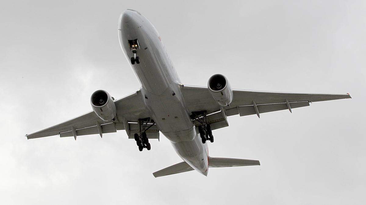 An American Airlines plane gets ready to land at MIA on Thursday, January 3, 2019.