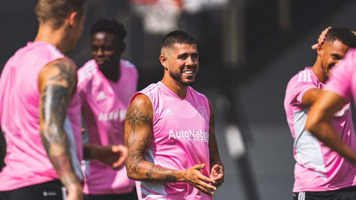 Alejandro Pozuelo (center) is happy training with his new teammates on the eve of his Inter Miami debut vs. Charlotte FC.