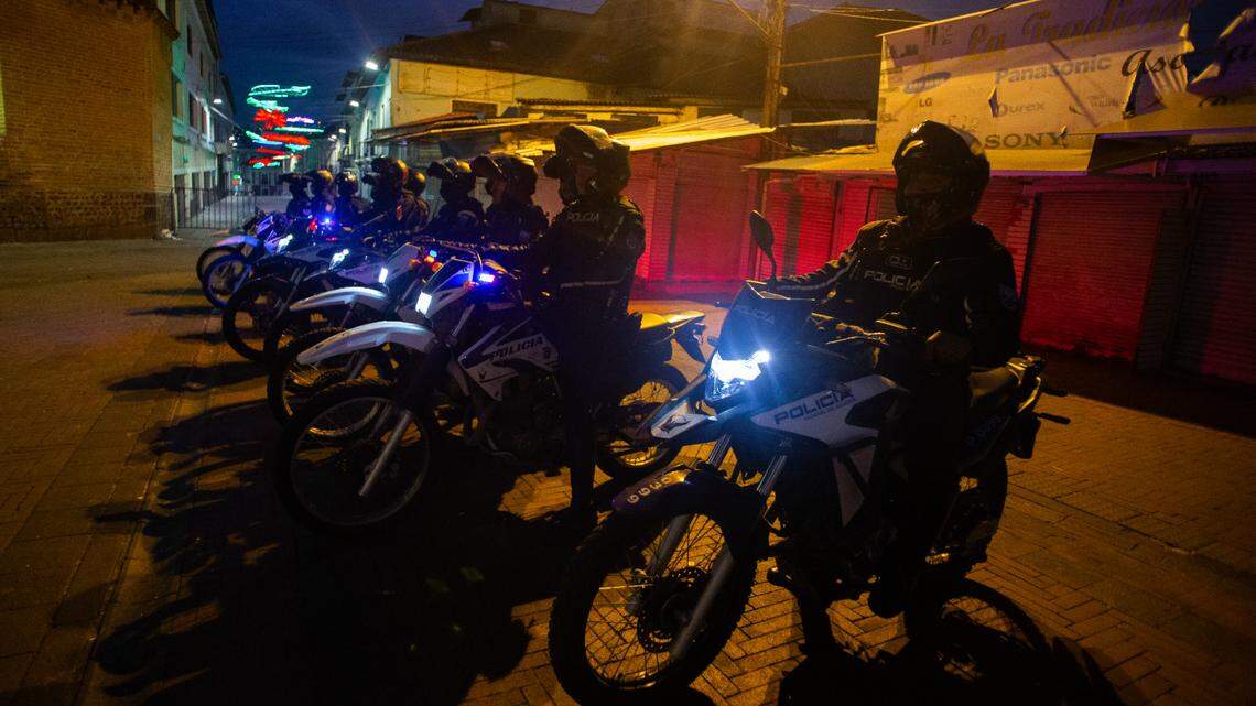 09 January 2024, Ecuador, Quito: Ecuadorian police carry out patrols and searches in the historic center of the city. In view of the escalating gang violence in Ecuador, President Noboa has declared the clashes between criminal gangs and security forces to be an internal armed conflict. The armed forces have been ordered to carry out operations against around 20 criminal organizations, according to a decree published on Tuesday. Photo: Juan Diego Montenegro/dpa/Sipa USA