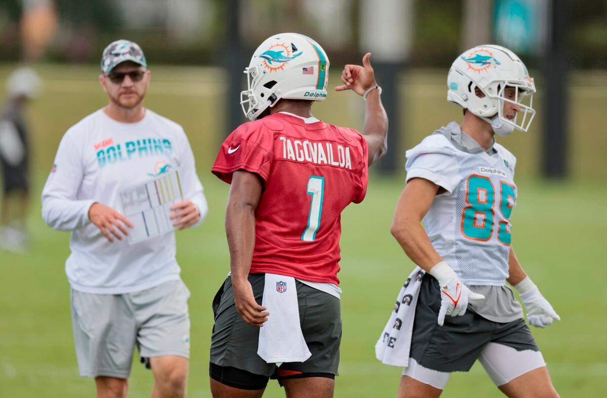 Miami Dolphins quarterback Tua Tagovailoa (1) flashes the hand loose hand sign during practice at Baptist Health Training Complex in Miami Gardens on Wednesday, September 21, 2022.