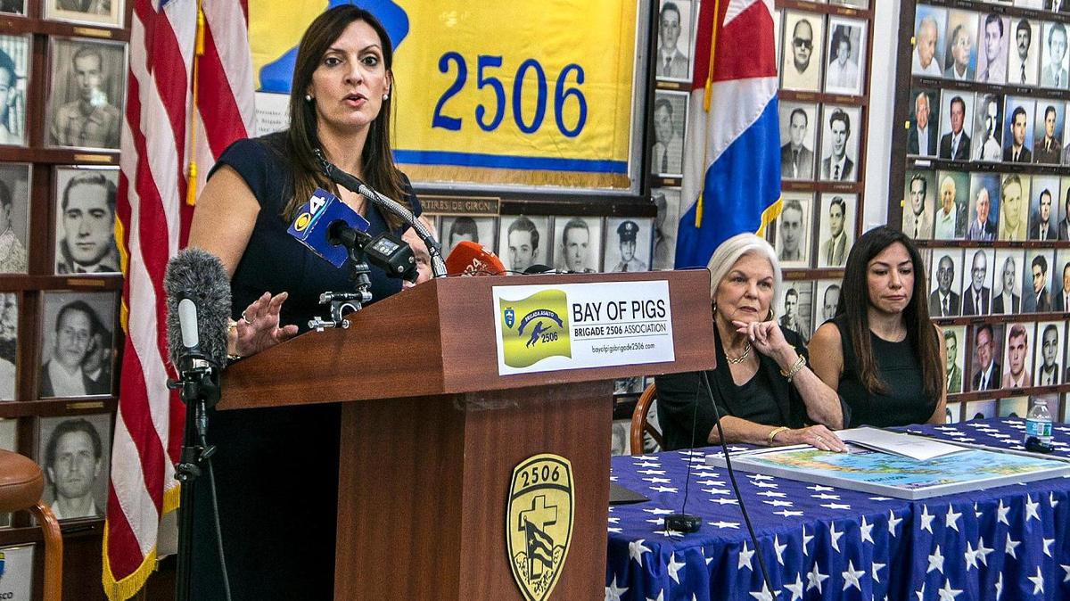 La semana pasada, la vice gobernadora de Florida, Jeanette Nuñez, habla durante una conferencia de prensa convocada por un grupo de líderes de la comunidad del exilio cubano enel museo de la Brigada 2506 para anunciar su seria oposición a la venta por parte de TelevisaUnivision de Radio Mambí y WQBA, La Cubanísima a la recién formada Latino Media Network, que esta alineado con demócratas.