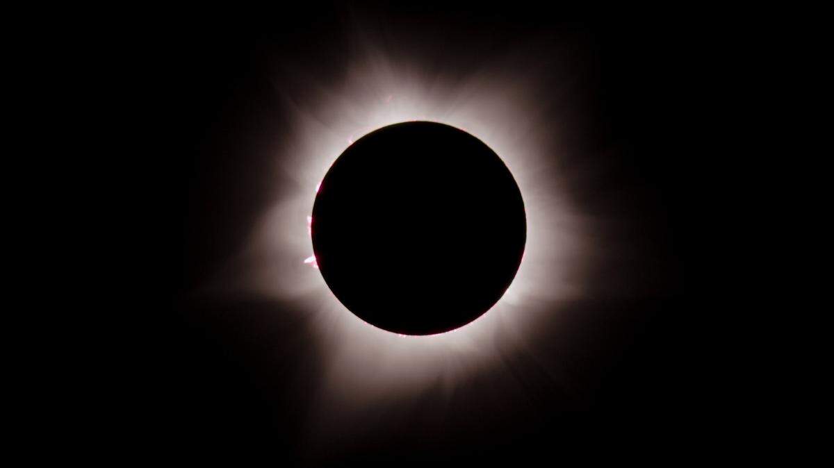 Hybrid solar eclipse passed over Australia and southeast Asia, wowing viewers and scaring birds. Photos, videos show “extraordinary” sight.