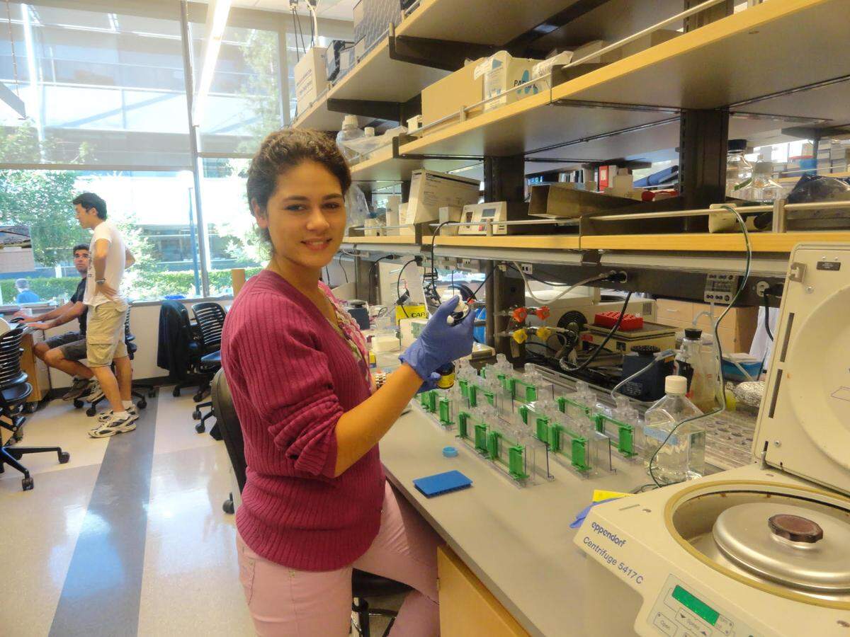 Aneysis Gonzalez-Suarez during her 2012 research fellowship at Stanford University.
