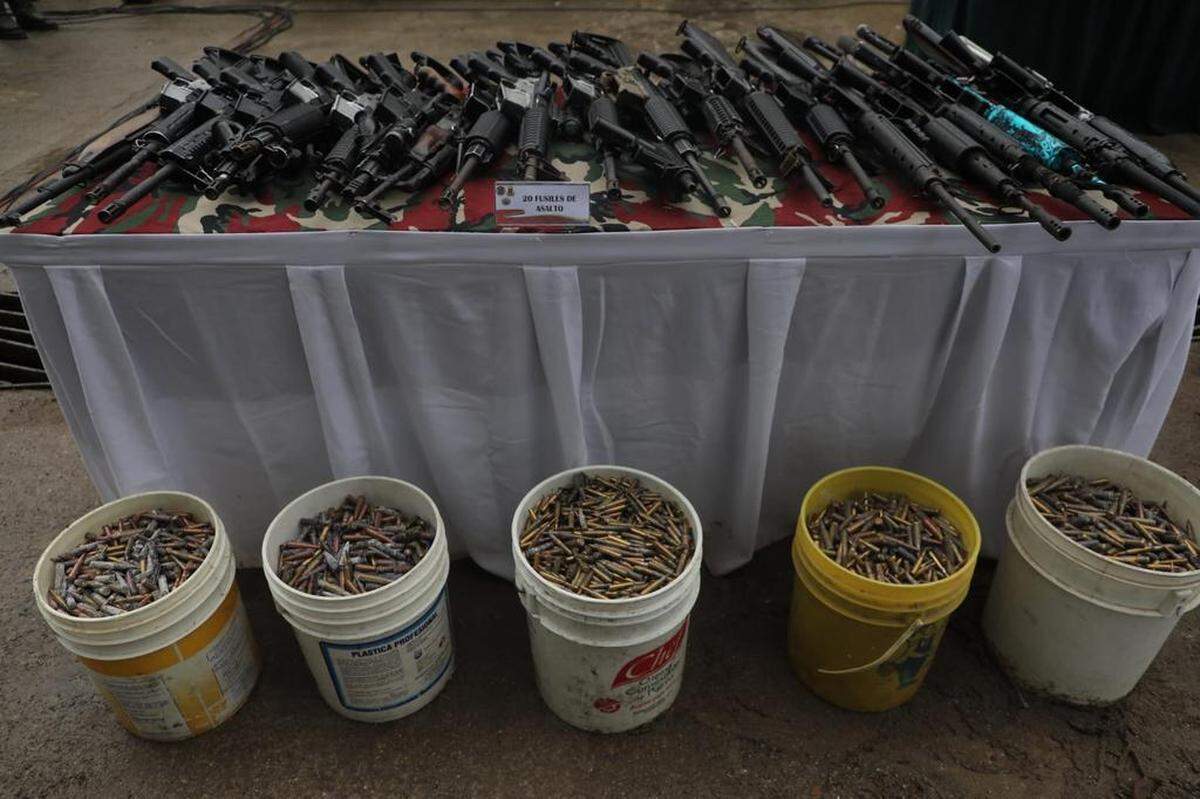Weapons seized during the 2023 Venezuelan operation at Tocorón prison.  
