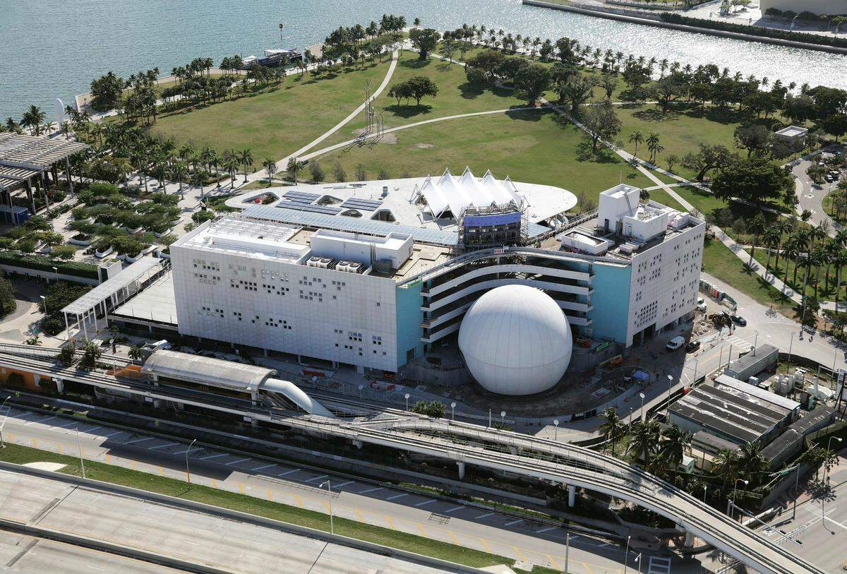 Aerial view of Museum Park, now renamed Maurice A. Ferre Park. The FEC slip is at top right.