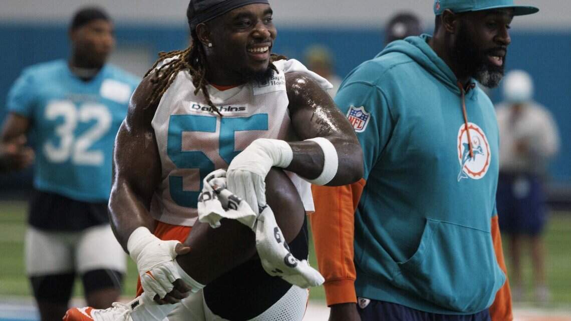 Why Dolphins center Aaron Brewer is still here despite contract situation