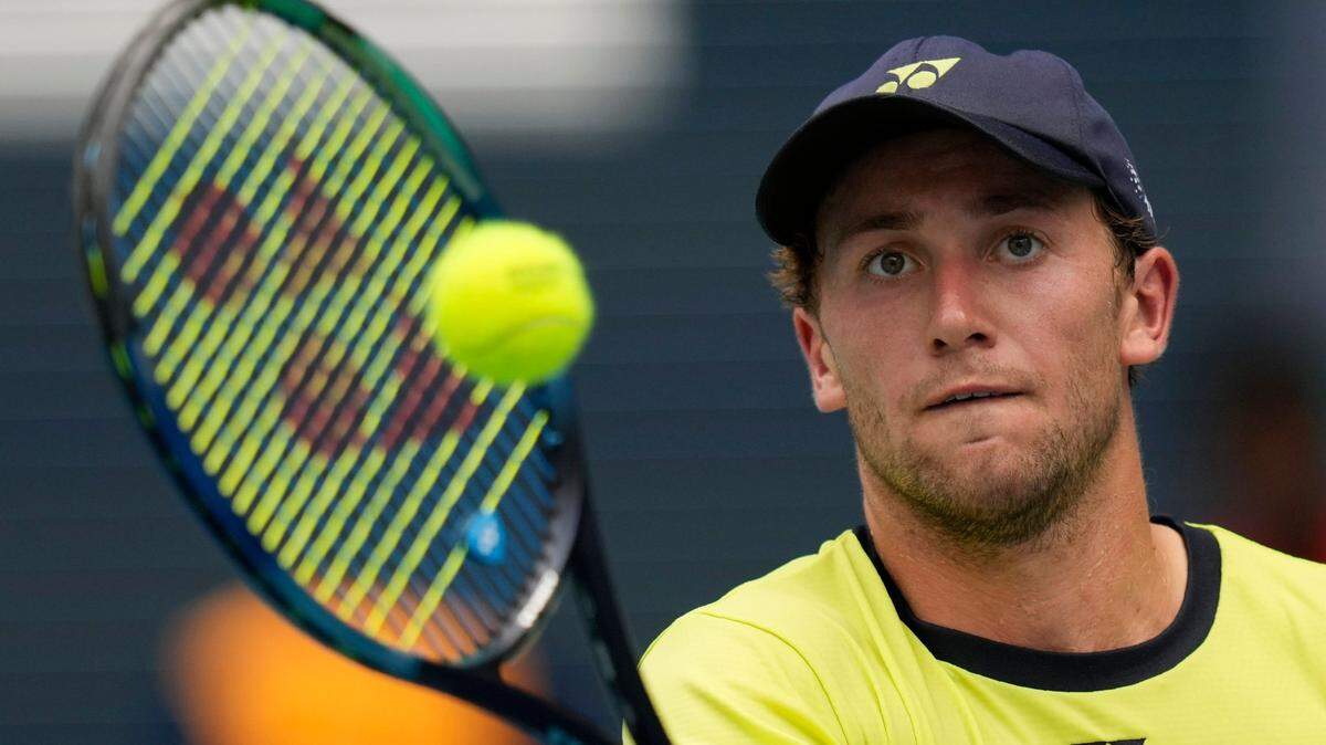Casper Ruud of Norway returns a ball in his men’s semifinal match against Francisco Cerundolo of Argentina, at the Miami Open tennis tournament, Friday, April 1, 2022, in Miami Gardens, Fla. (AP Photo/Rebecca Blackwell)
