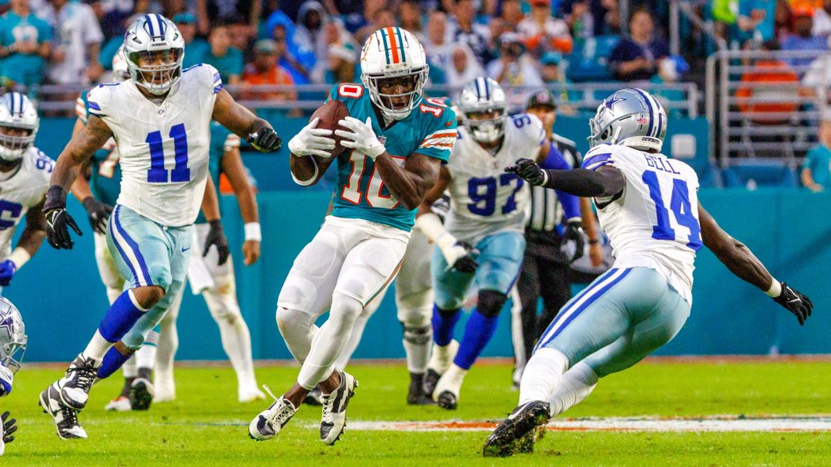 Miami Dolphins wide receiver Tyreek Hill (10) catches a pass against the defense of Dallas Cowboys linebacker Micah Parsons (11) and Cowboys safety Markquese Bell (14) during second quarter of an NFL football game at Hard Rock Stadium on Sunday, Dec. 24, 2023 in Miami Gardens, Fl.