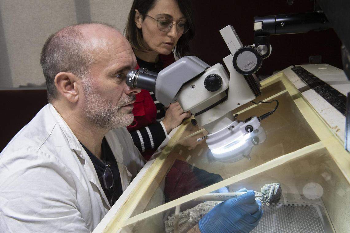 Archaeologists worked to restore decorations from inside a second-century Roman home found in France.