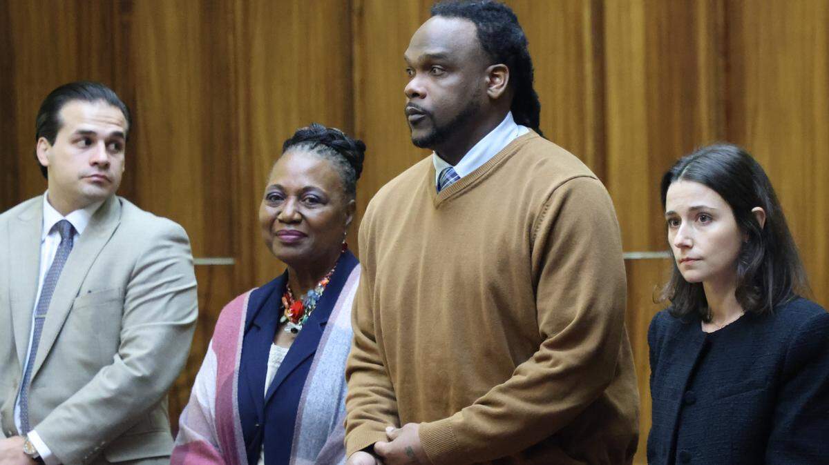 Rashaun Jones, who was accused of killing his University of Miami football teammate Bryan Pata in 2006, stands with his attorneys as a mistrial is announced in Judge Cristina Miranda’s courtroom at the Richard E. Gerstein Justice Building in Miami on Monday, March 2, 2026.