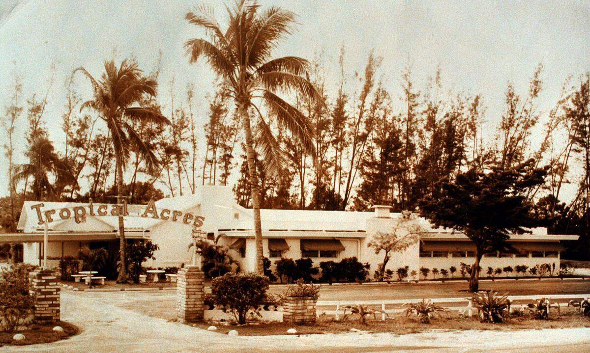 To Broward, Copy photo: Tropical Acres restaurant in 1964. Historical photo