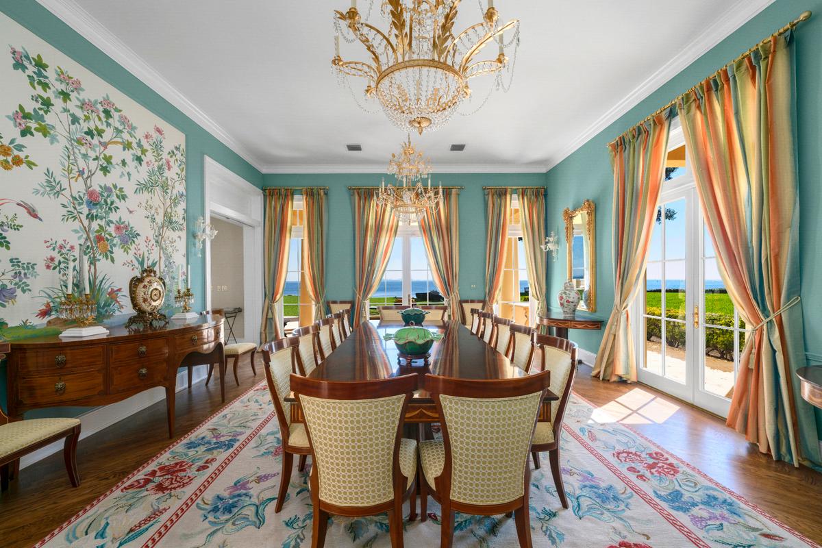 Arsht has hosted many functions at her residence Indian Spring and has hosted U.S. presidents and ambassadors. The formal dining room makes room for 20 people.
