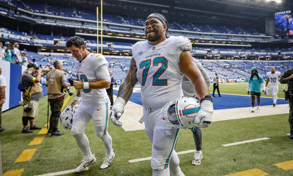 Miami Dolphins guard Jonah Savaiinaea (72) walks off the field after the Indianapolis Colts defeat the Dolphins 33-8 in an NFL game at Lucas Oil Stadium in Indianapolis on Sunday, September 7, 2025, in Indianapolis.