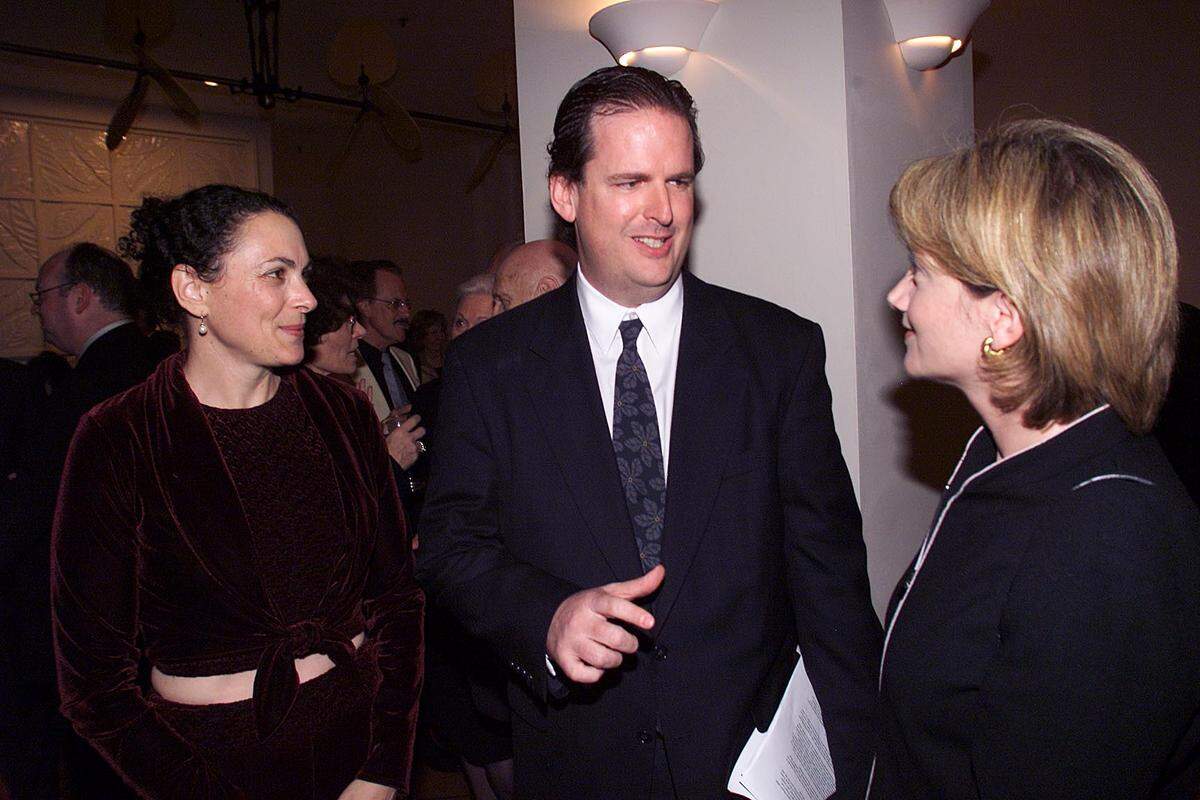 From left, Valerie Silver Rosen, John de León and Miami-Dade Circuit Judge Luise Krieger-Martin before the awards ceremony for the Greater Miami Chapter of the ACLU, Dec. 7, 2001, Miami Beach.