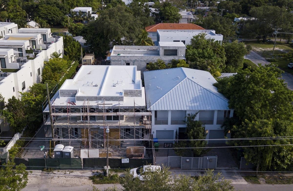 The space between these two Coconut Grove duplexes at 3374 and 3384 Day Avenue is less than 5 feet. It should be at least 10 feet.