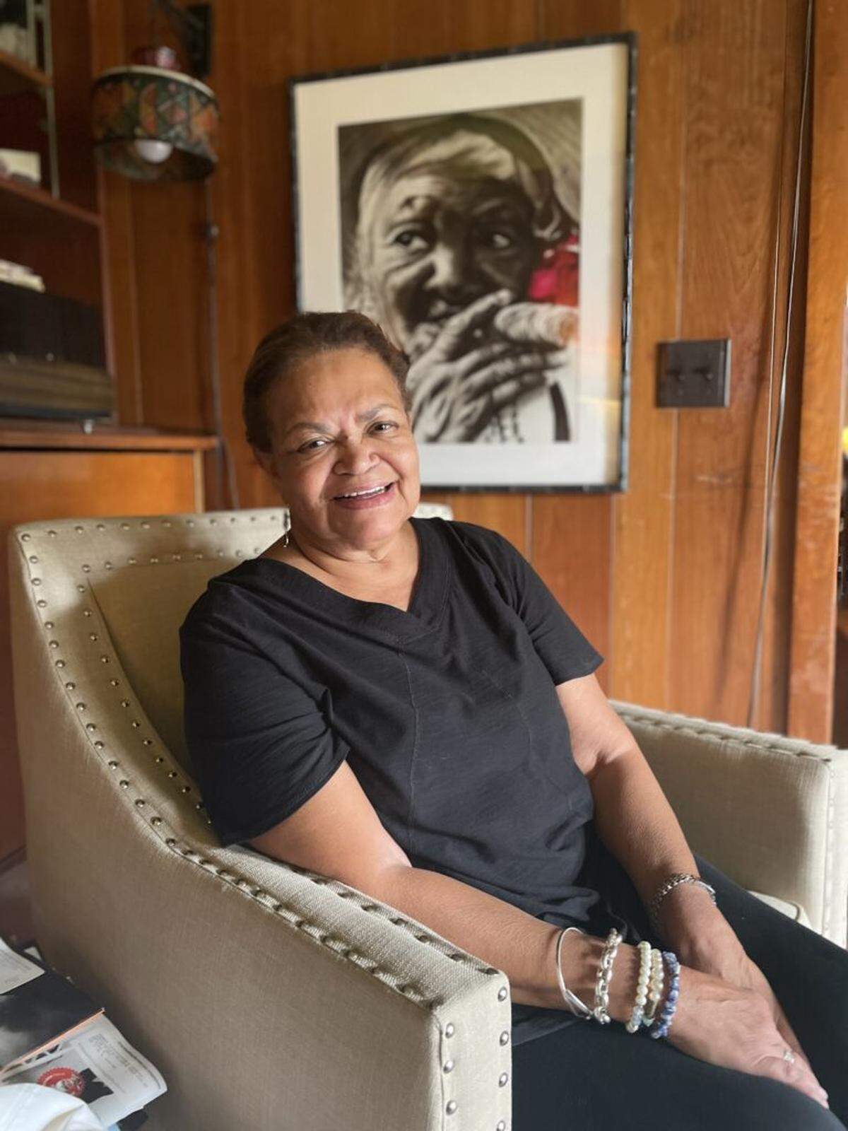 Lynn Peters-Lewis regresó a North Port St. Joe tras jubilarse. Vive en Peters Street, que lleva el nombre de su abuelo. 'Este es mi hogar', dice.