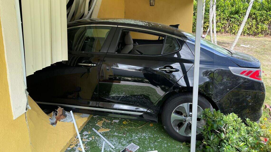 ‘Se escuchó casi como la detonación de una bomba’: Espeluznante susto mientras el niño veía TV