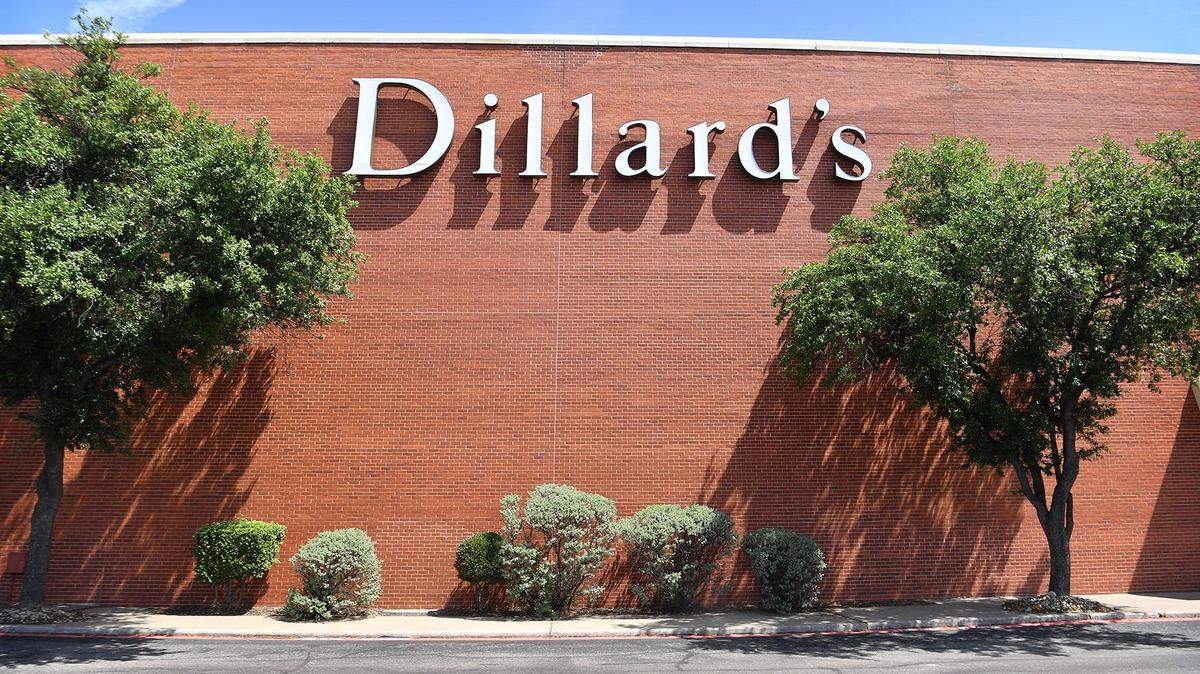 A Florida mom was arrested after her car caught fire outside the Dillard’s at Oviedo Mall in Oviedo with her two children inside, according to police.
