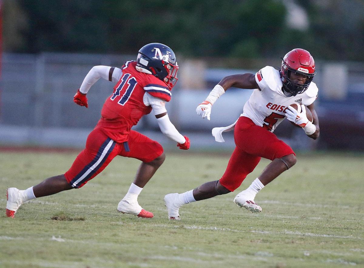 Edison’s defensive back Nathaniel Ray Joseph (5) runs the ball against Miramar during football game on Friday, August 19, 2022 at Miramar High School in Miramar. Andrew Uloza / for Miami Herald