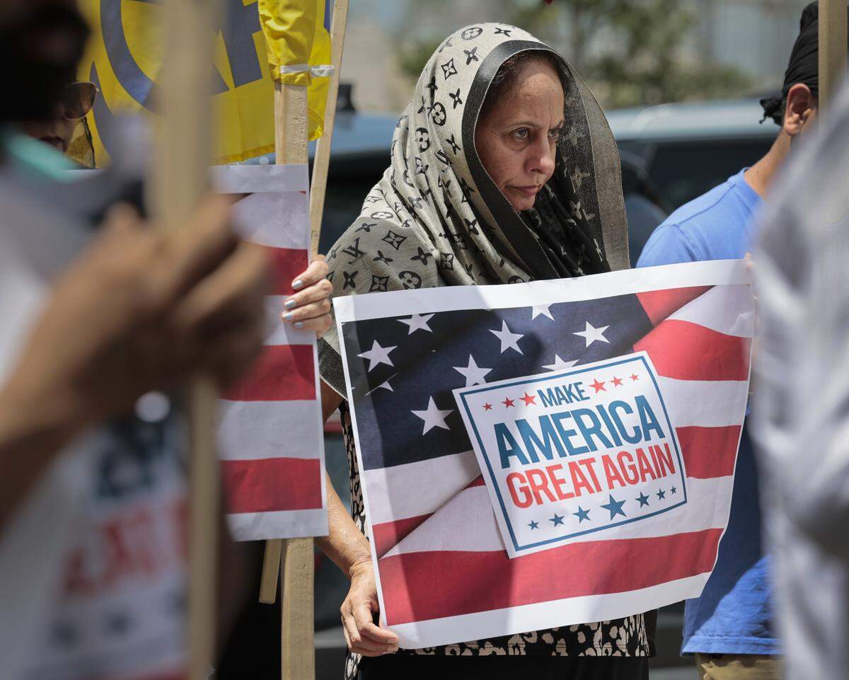 Lucky Mattu, 60, holds a “Make America Great Again” outside of St. Lucie County Jail with fellow members of the Sikh community in support of Harjinder Singh, a truck driver accused of manslaughter and vehicular homicide. They are also in support of the victims who were killed in the crash on the Florida Turnpike on Thursday, August 28, 2025. 