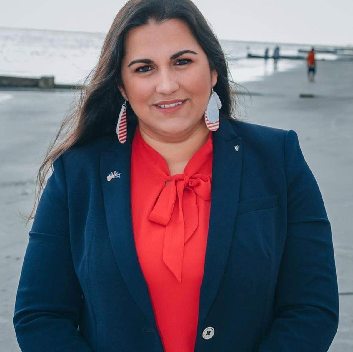 Maylin Villalonga se presenta como candidata del Grupo VII al Concejo Municipal de Hileah en la boleta del 16 de noviembre.