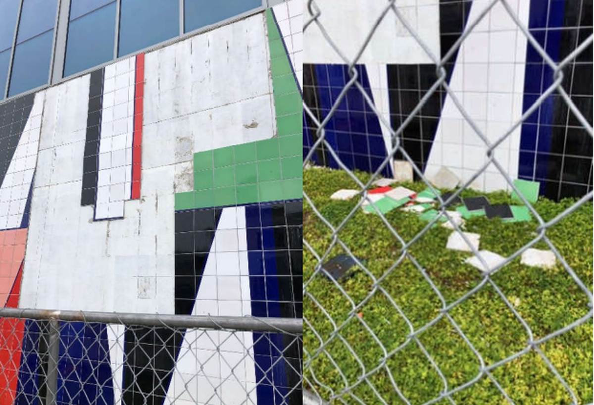 "Morris Lapidus", una obra de arte abstracta de azulejos de la artista Sarah Morris, se instaló en el Centro de Convenciones de Miami Beach y se completó en julio de 2019. En octubre de 2020, los azulejos se estaban cayendo de la pared, causando un peligro para la seguridad, dijo la ciudad. Documentos del tribunal.
