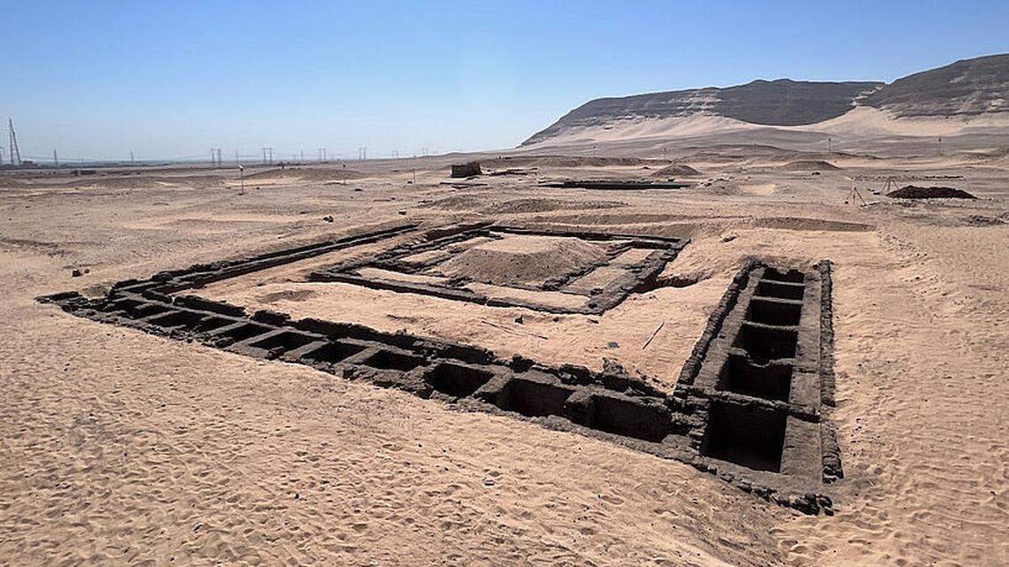 Queen Meret-Neith’s tomb lays at the center of the Egypt burial complex and is surrounded by the tombs of her servants and courtiers, experts said.