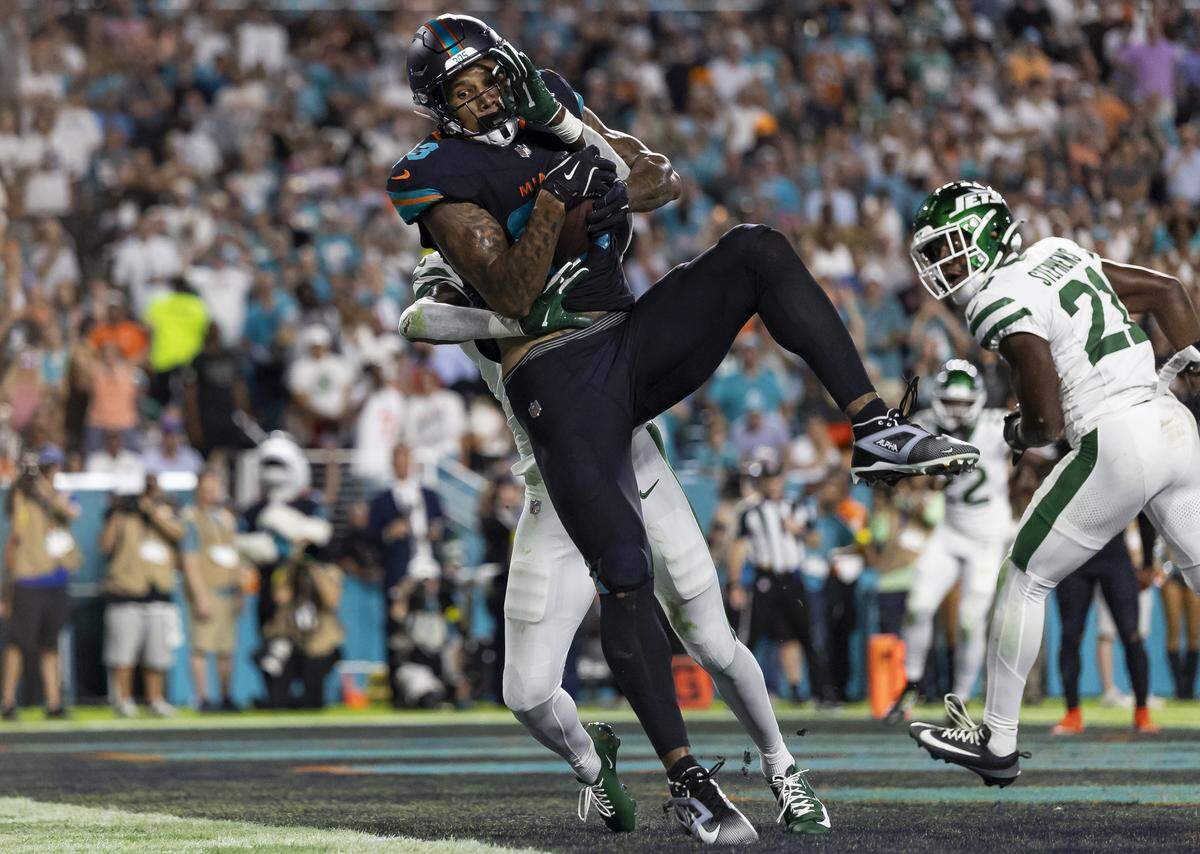 Miami Dolphins tight end Darren Waller (83) catches a touchdown pass as New York Jets cornerback Sauce Gardner (1) defends in the first half of their NFL game at Hard Rock Stadium on Monday, Sept. 29, 2025, in Miami Gardens, Fla.