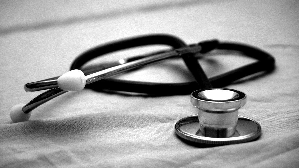 A registered nurse used pain medication meant for patients at a facility in Massachusetts, federal prosecutors say.