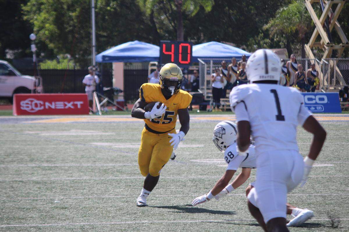 Aquinas running back Justin Montgomery runs the ball during the Raiders’ game Saturday against St. John Bosco (Ca.) in the Broward Showcase at St. Thomas Aquinas.