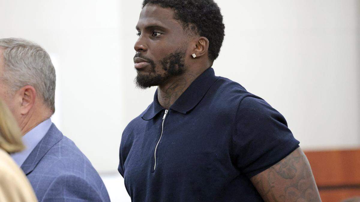 Former Miami Dolphins wide receiver Tyreek Hill enters the courtroom on the first day of his trial at the Broward County Courthouse in Fort Lauderdale on Thursday, May. 7, 2026. A lawsuit brought by Sophie Hall, a social media influencer and model, claims that Hill intentionally broke her leg during a backyard football lesson at his Southwest Ranches home. Her attorneys are suing Hill for battery, assault, intentional infliction of emotional distress, and negligence. (Amy Beth Bennett / South Florida Sun Sentinel)