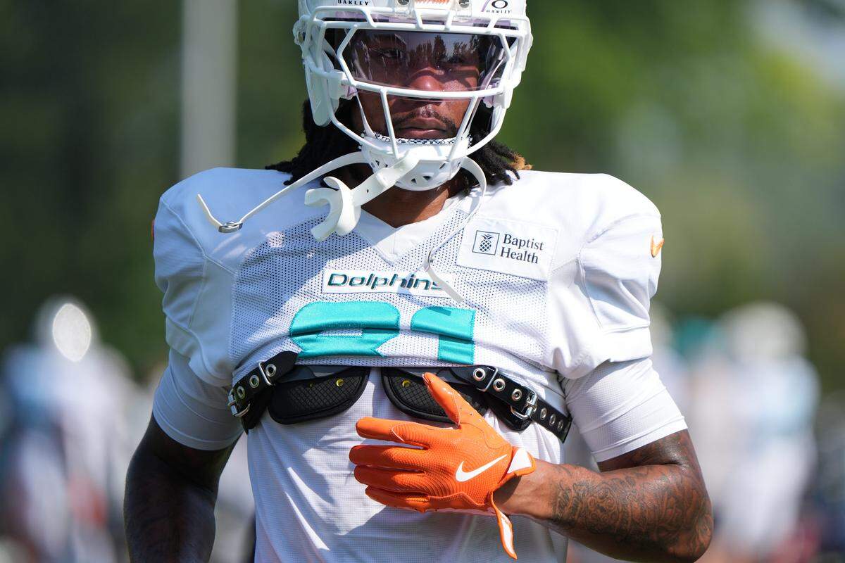 Miami Dolphins WR Theo Wease Jr. (81) runs a route, during joint practice with the Detroit Lions at the Lions headquarters and training facility in Allen Park, Thursday, Aug. 14 2025
