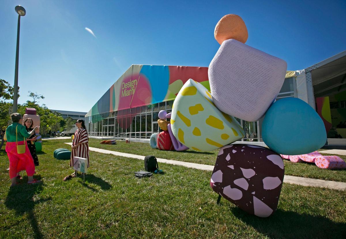 Design Miami/ is taking place inside a large tent on Convention Center Drive in Miami Beach. In front of the tent is Tomorrow Land, an immersive IRL and virtual reality playground designed by Studio Proba x Enjoy the Weather.
