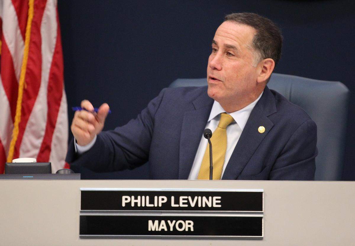 Mayor Philip Levine speaks at a Miami Beach City Commission meeting on Jan. 11, 2016.