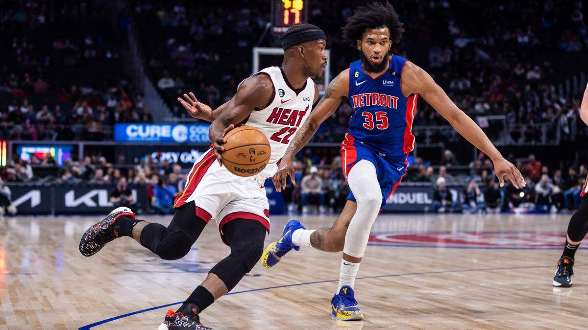 Miami Heat forward Jimmy Butler (22) drives to the basket against Detroit Pistons forward Marvin Bagley III (35) in the first quarter at Little Caesars Arena.