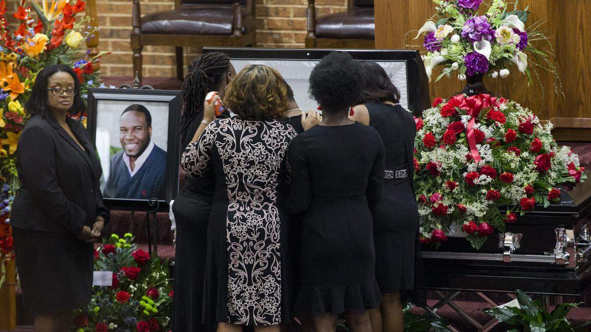Mourners comfort Allison Jean, Botham Shem Jean’s mother, during the public viewing before his funeral at the Greenville Avenue Church of Christ on Sept. 13 in Richardson, Texas.