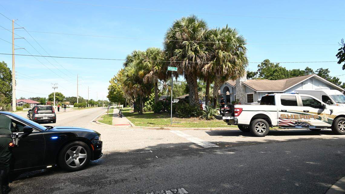 A 14-year-old boy was trapped under a car on Howland Boulevard in Deltona, deputies say. Then witnesses teamed up to lift the vehicle off of him, Florida deputies say. 