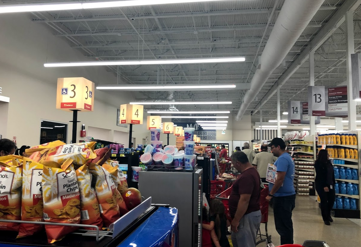 Line at new Sedano’s in Hialeah