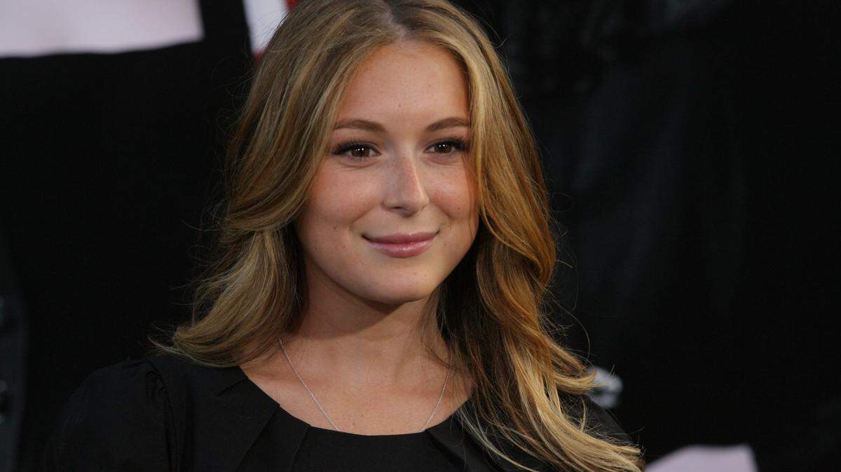 alexa penavega at premiere of dark shadows