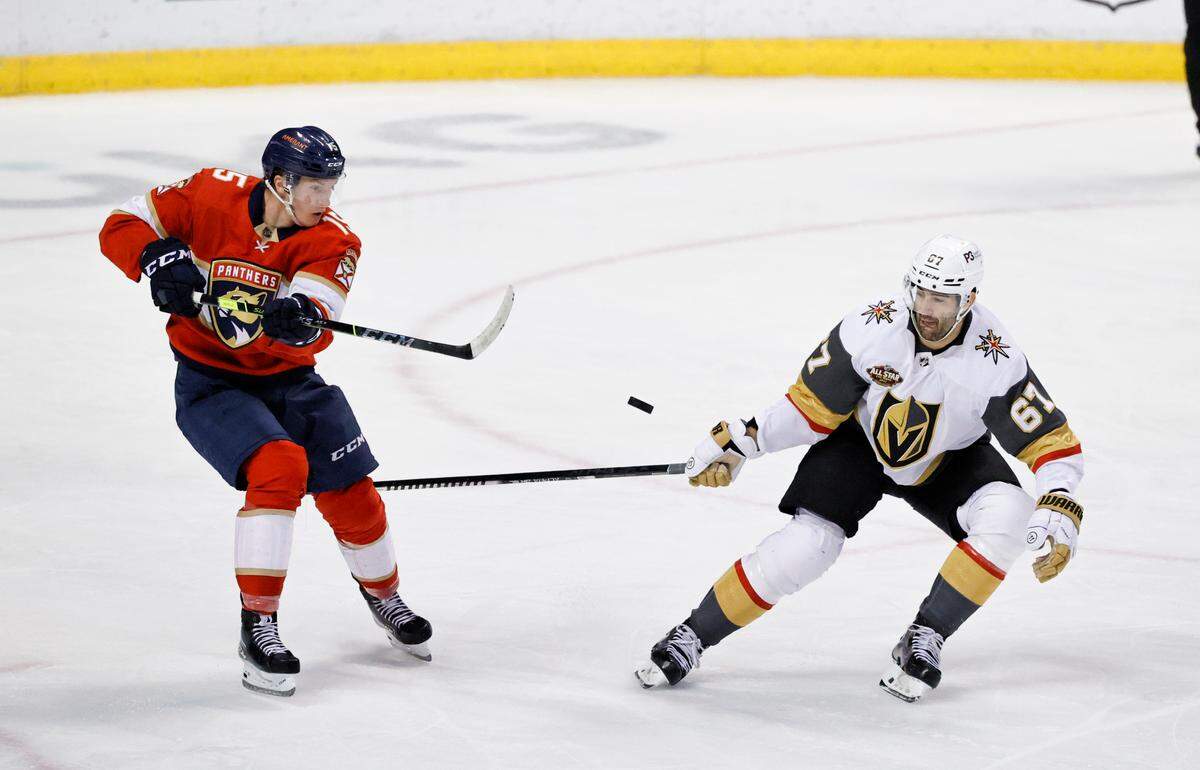 Florida Panthers center Anton Lundell (15) battle for the puck against Vegas Golden Knights left wing Max Pacioretty (67) during the second period of an NHL game at the FLA Live Arena on Thursday, January 27, 2022 in Sunrise, Fl.