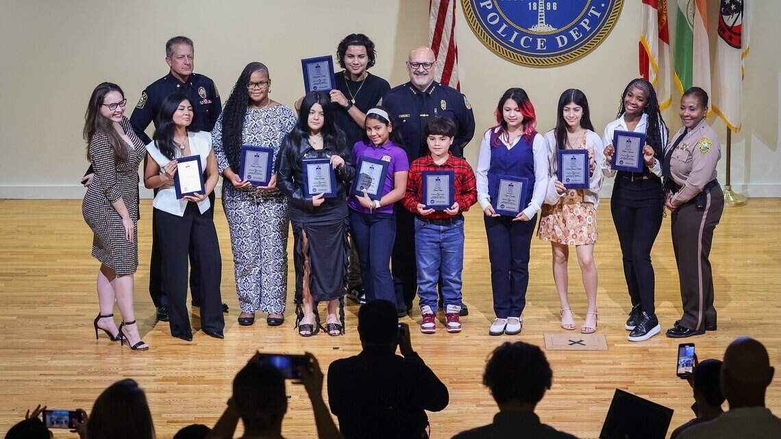 Do The Right Thing and Miami police honor Miami-Dade pupils | Miami Herald