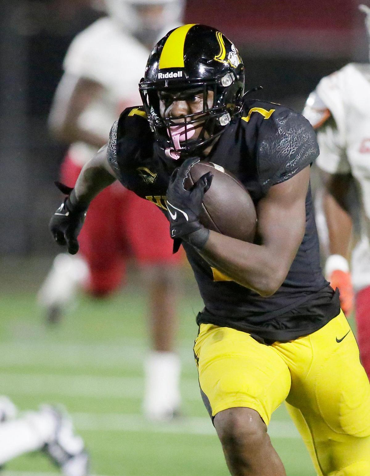 American Heritage running back Byron Louis (7) carries the ball against Cardinal Gibbons Chiefs during the football game on Friday, September 29, 2023 at American Heritage HS in Plantation. Andrew Uloza / for Miami Herald